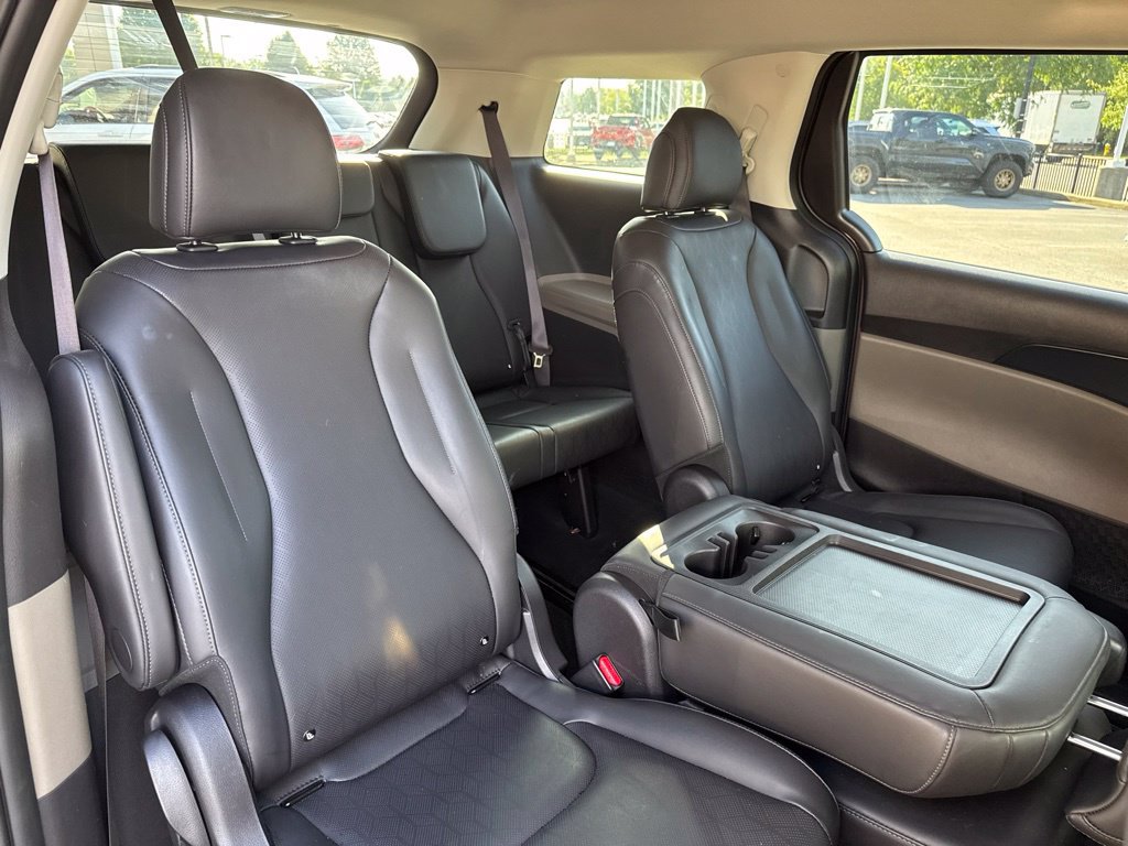 Used 2026 Kia Carnival FWD image 33