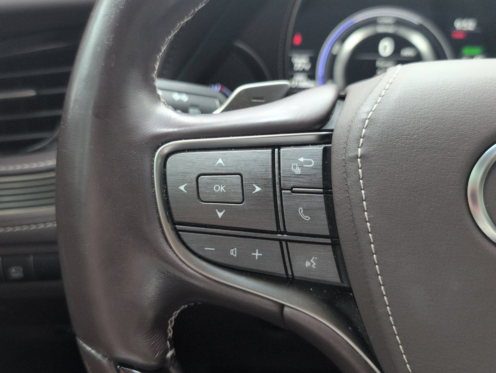 Used 2019 Lexus LS 500h RWD image 18