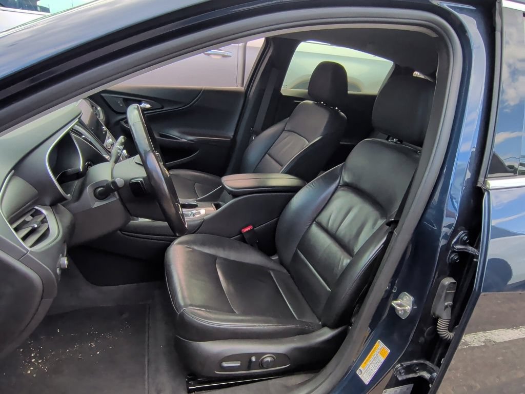 Used 2022 Chevrolet Malibu LT w/ Leather Package FWD image 8