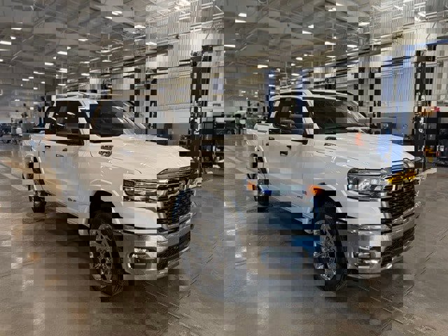 New 2025 RAM 1500 4x4 Crew Cab