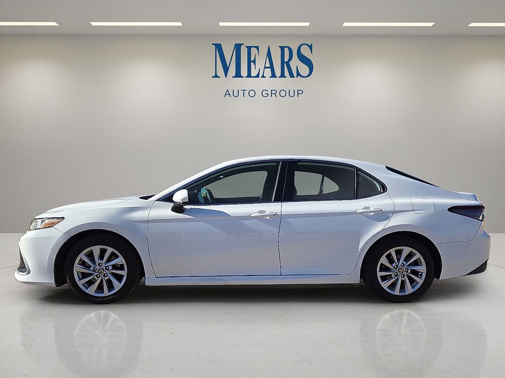 Used 2021 Toyota Camry LE image 2