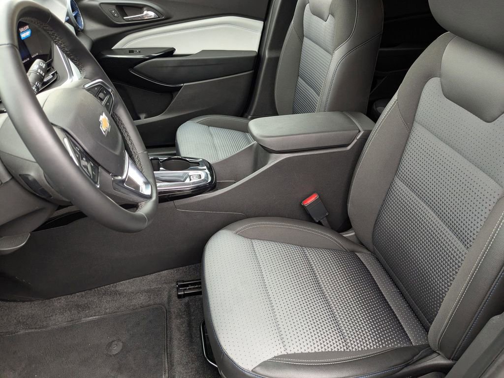 Used 2025 Chevrolet Trax LT w/ LT Convenience Package image 15