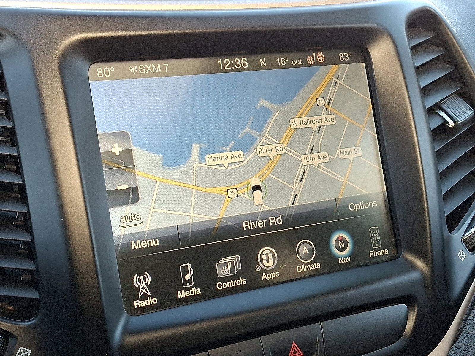 Used 2018 Jeep Cherokee Limited AWD/4WD image 16