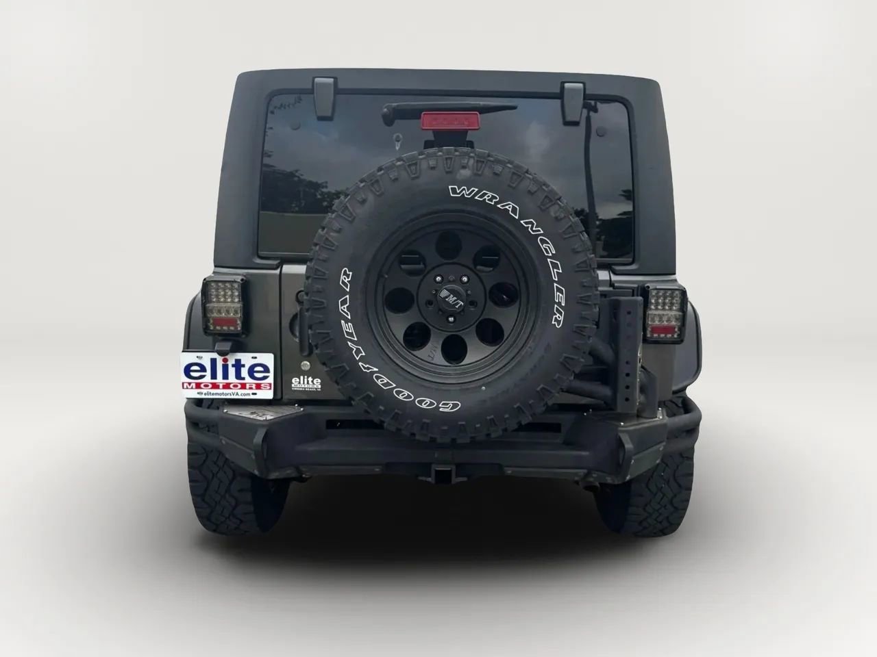 Used 2017 Jeep Wrangler Unlimited Rubicon w/ Connectivity Group image 4