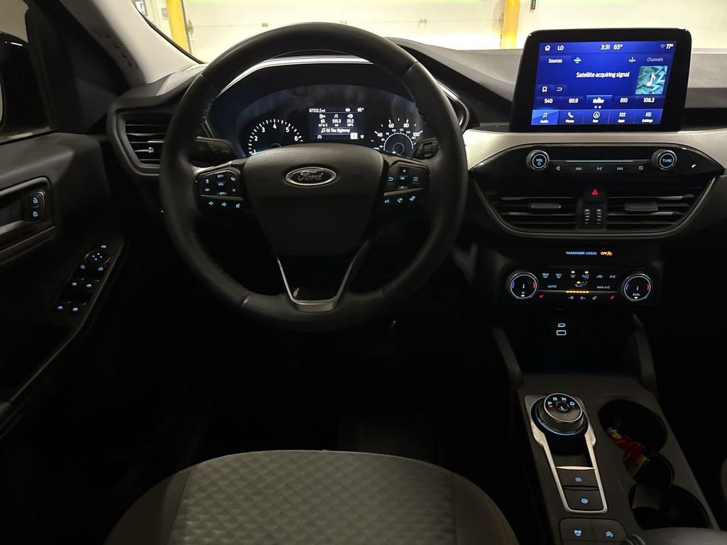 Used 2022 Ford Escape SE w/ SE Sport Appearance Package FWD image 11