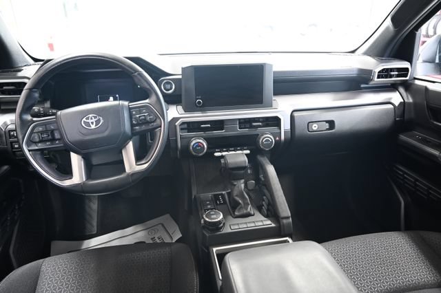 Used 2025 Toyota 4Runner SR5 AWD/4WD image 14
