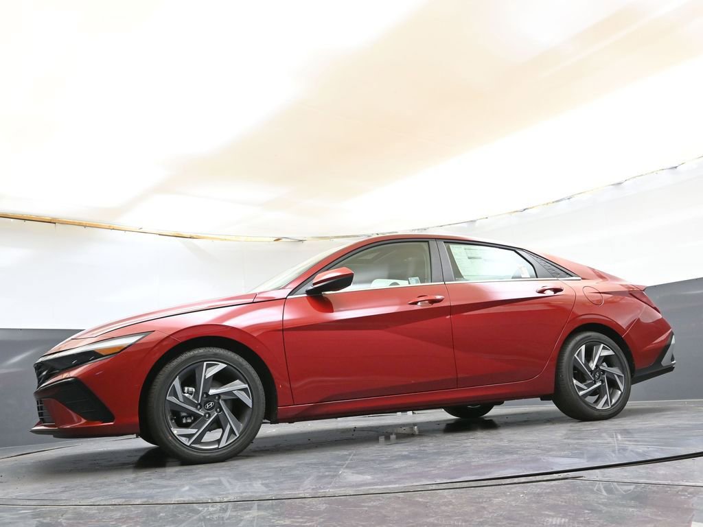 Certified 2025 Hyundai Elantra SEL FWD image 36