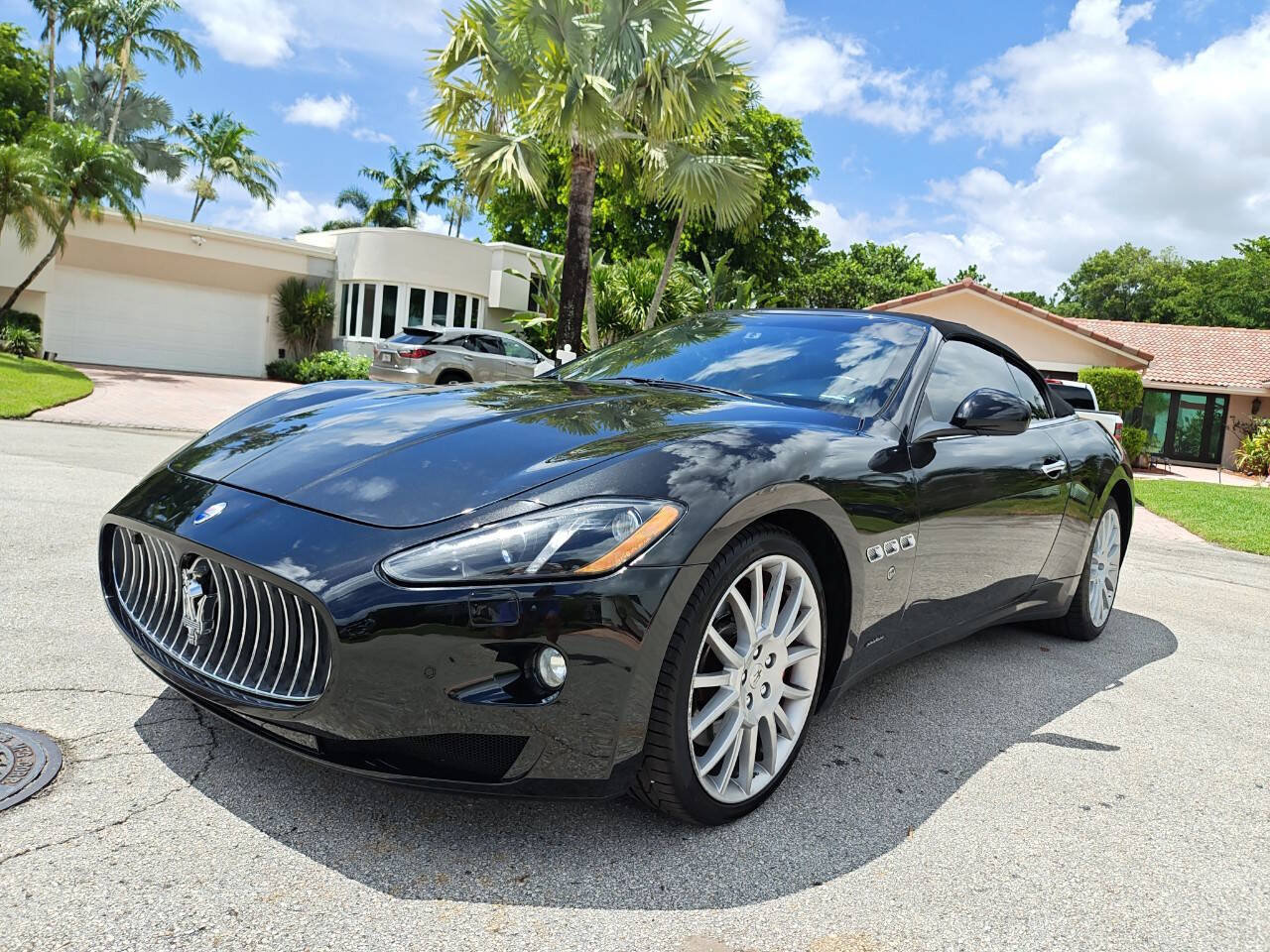 Used 2015 Maserati GranTurismo Convertible RWD image 2