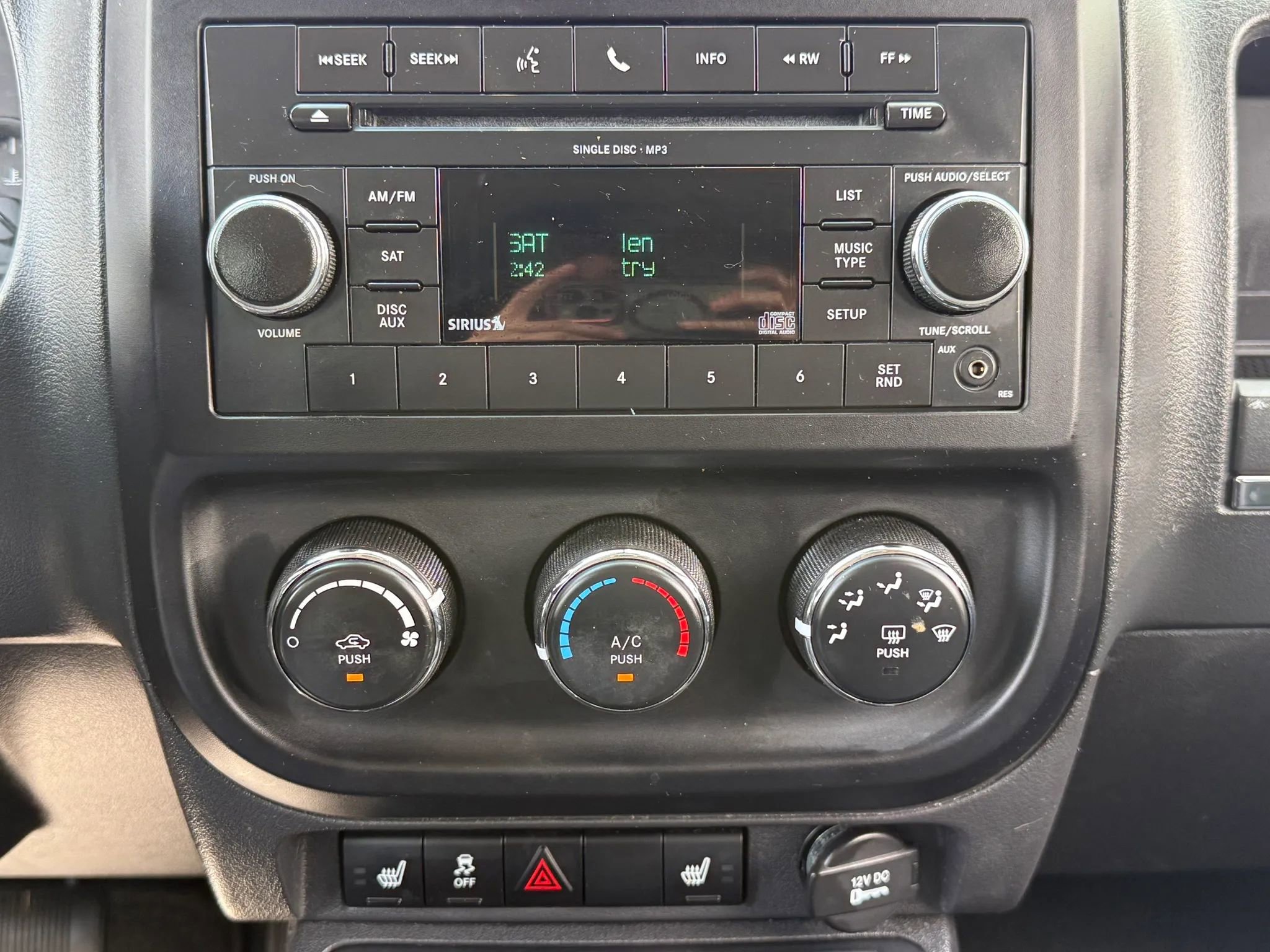 Used 2011 Jeep Compass Latitude w/ Sun/Sound Group AWD/4WD image 26
