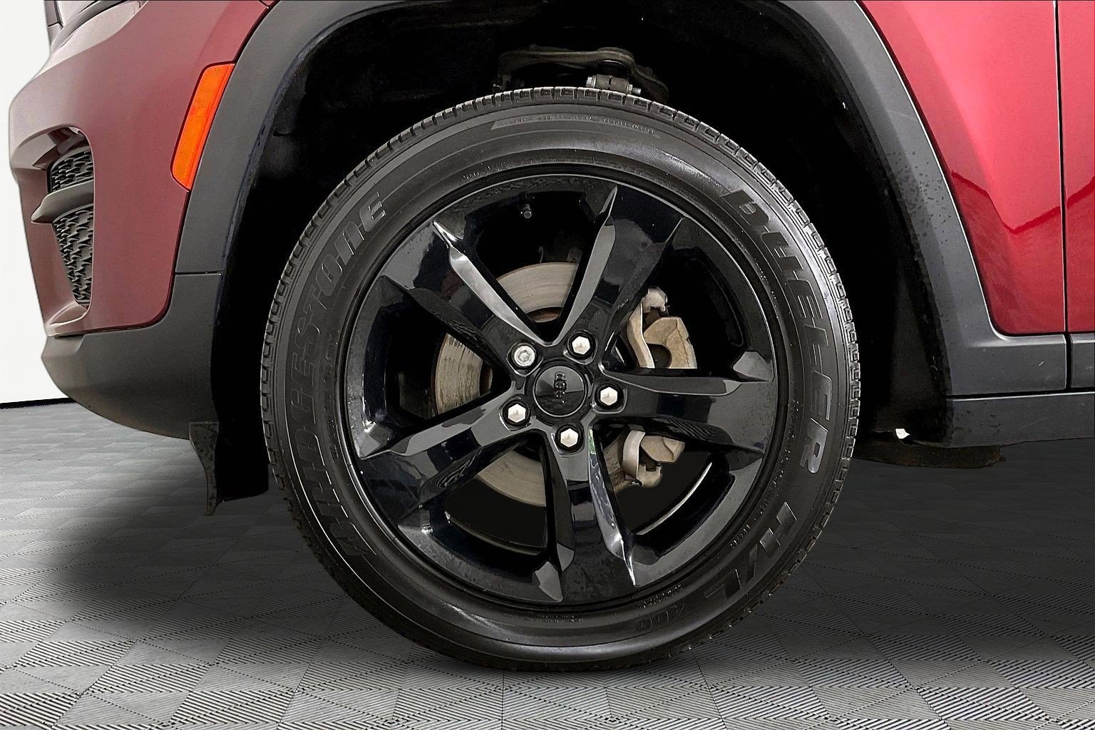 Used 2023 Jeep Grand Cherokee Altitude AWD/4WD image 13