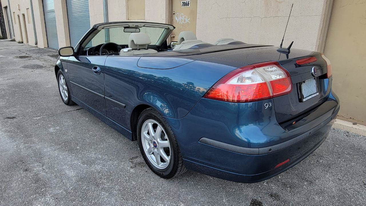 Used 2004 Saab 9-3 Aero FWD image 2