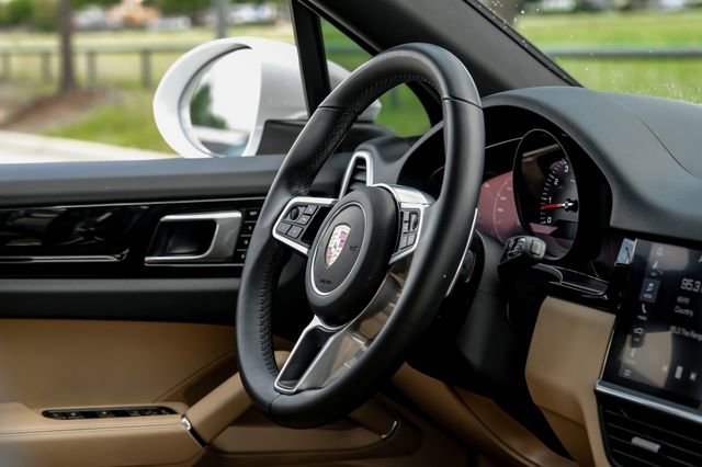 Used 2019 Porsche Cayenne AWD/4WD image 18