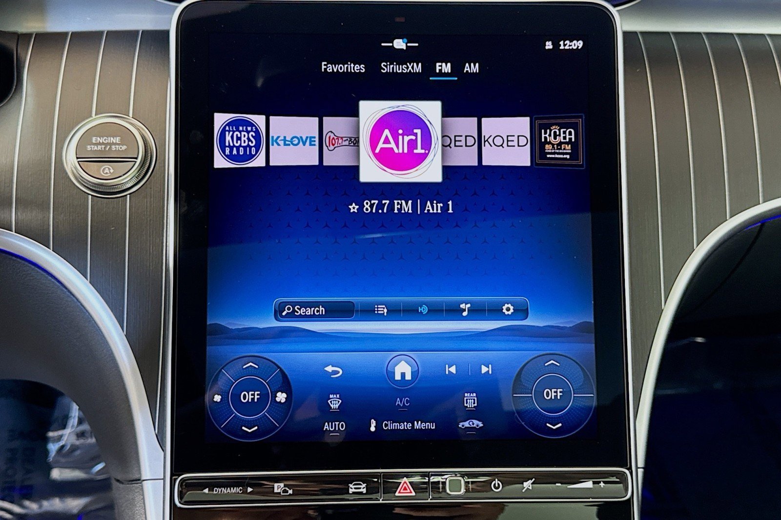 New 2025 Mercedes-Benz C 300 4MATIC Sedan image 14