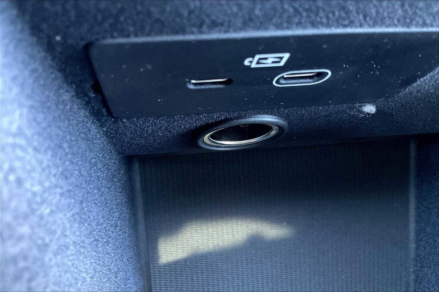 New 2026 Volvo XC90 B6 Plus w/ Protection Package Premier image 23