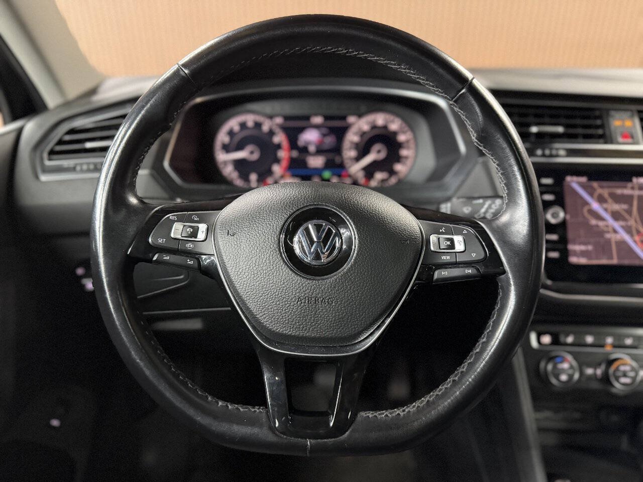 Used 2019 Volkswagen Tiguan SEL w/ 3rd Row Seat Package AWD/4WD image 11