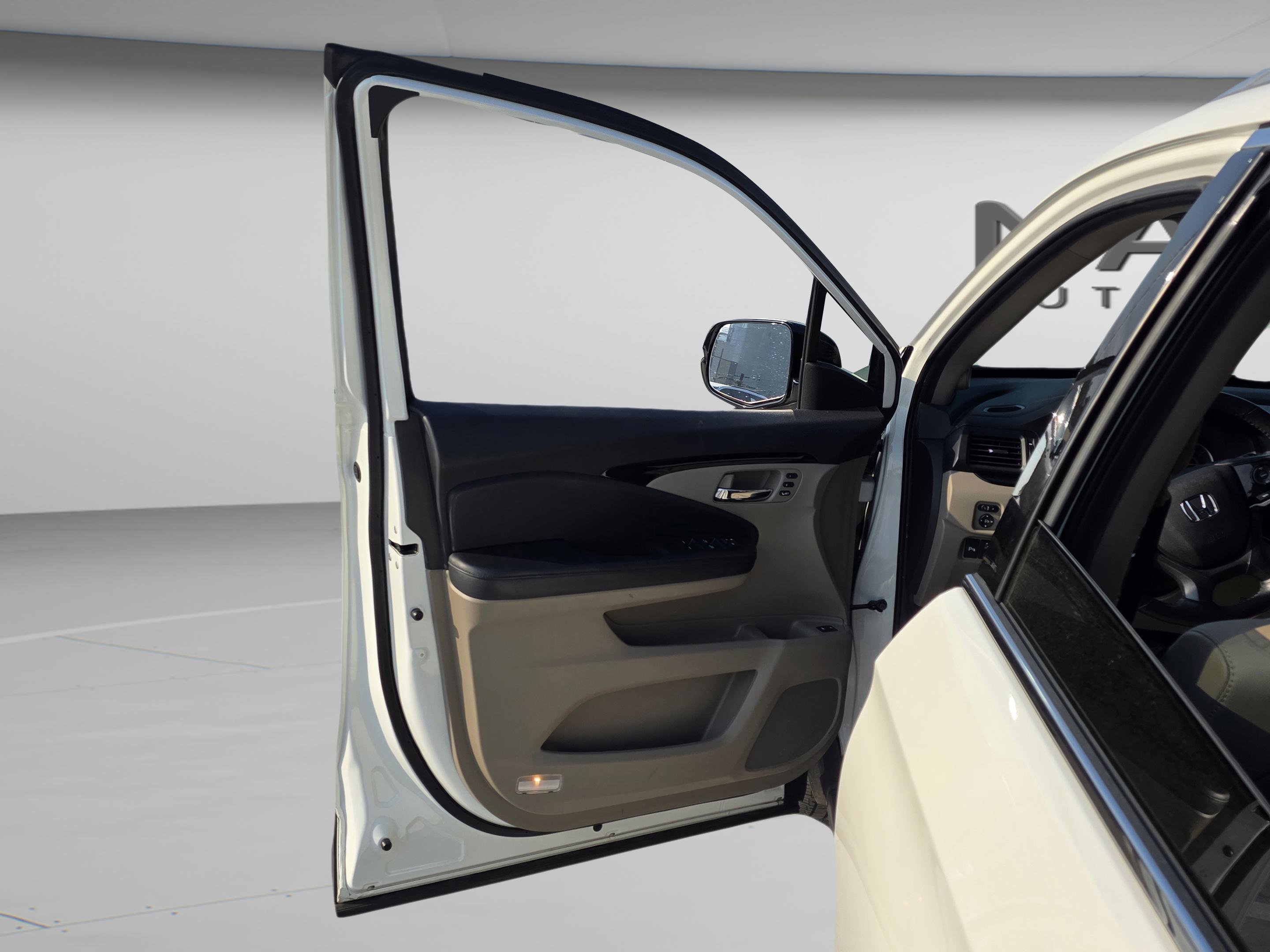 Used 2019 Honda Pilot Touring image 8