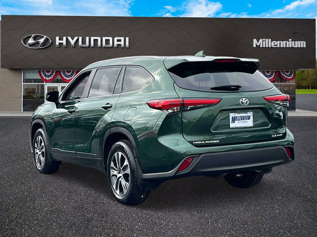 Used 2023 Toyota Highlander XLE AWD/4WD image 7