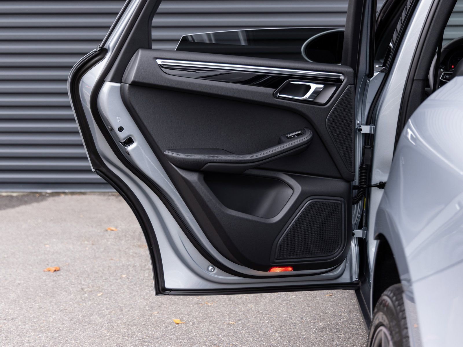 Certified 2026 Porsche Macan image 25