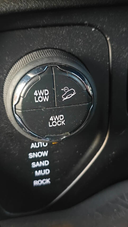 Used 2015 Jeep Renegade Trailhawk w/ Popular Equipment Group image 18