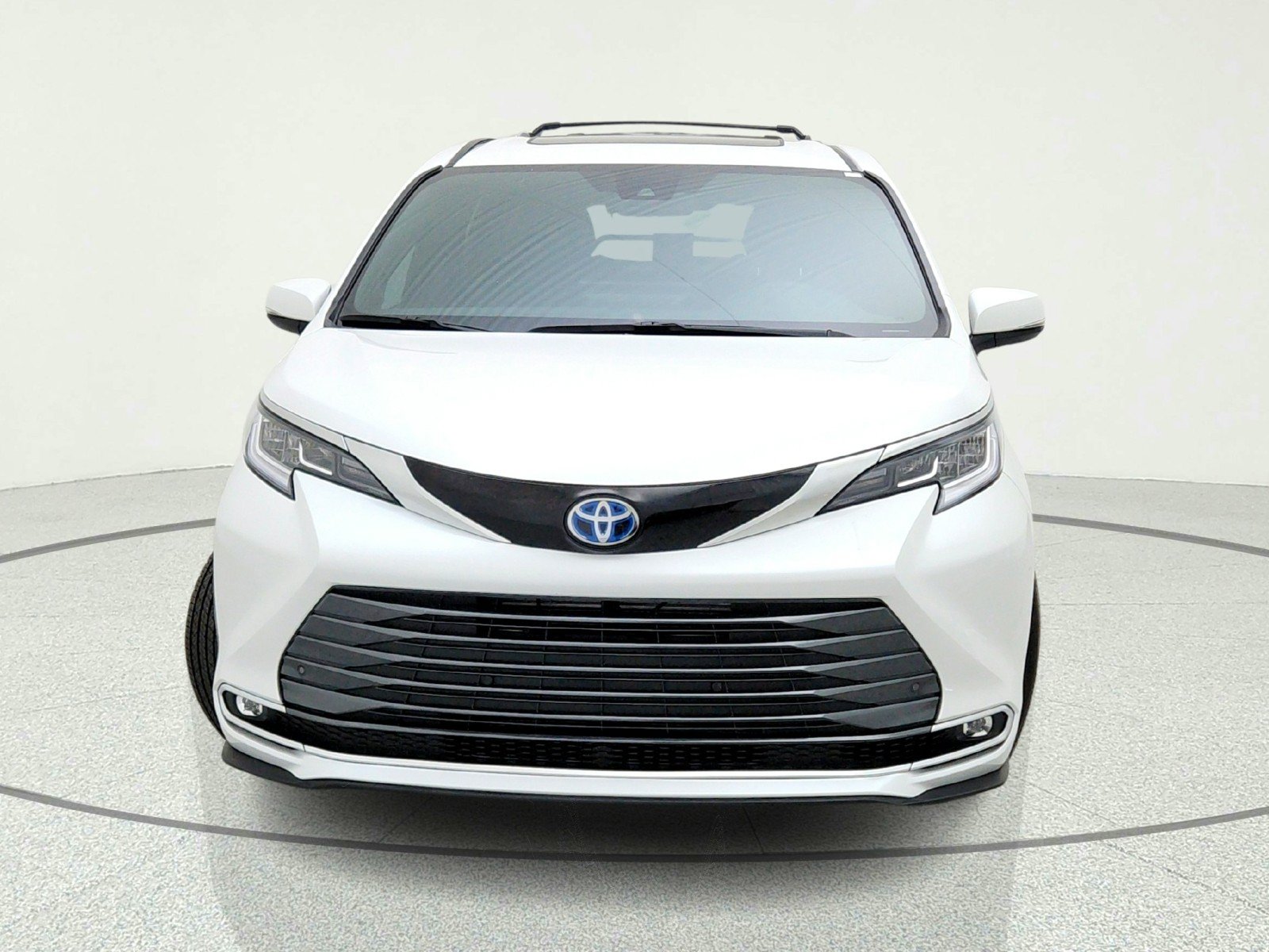 Used 2025 Toyota Sienna Limited FWD image 3