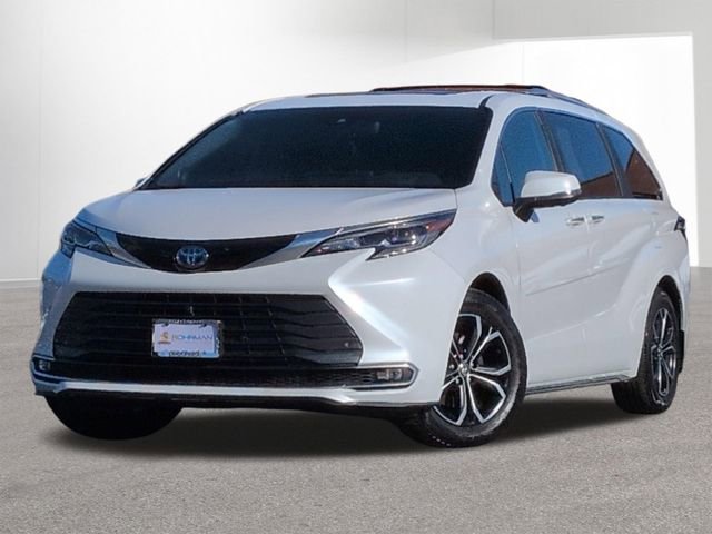 Used 2025 Toyota Sienna Platinum image 1