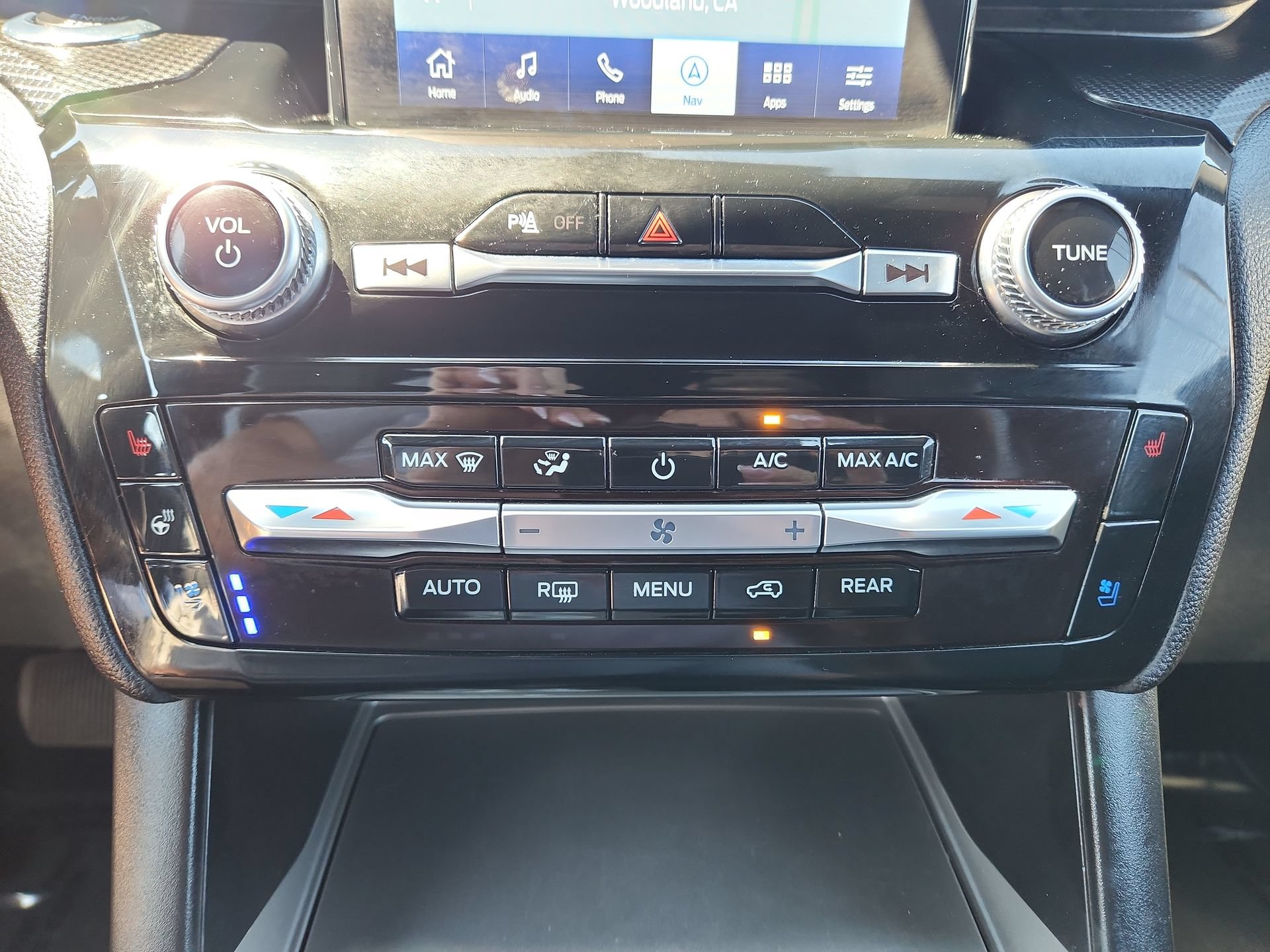 Used 2023 Ford Explorer ST w/ Equipment Group 401A AWD/4WD image 17