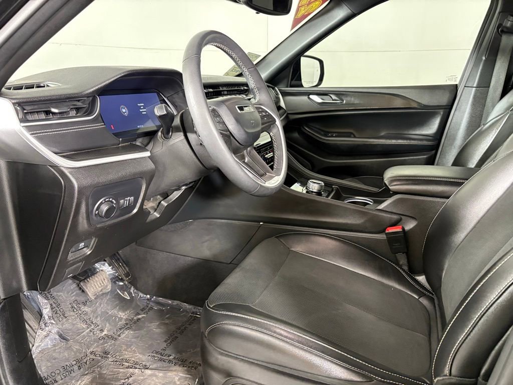 Used 2023 Jeep Grand Cherokee L Laredo AWD/4WD image 22