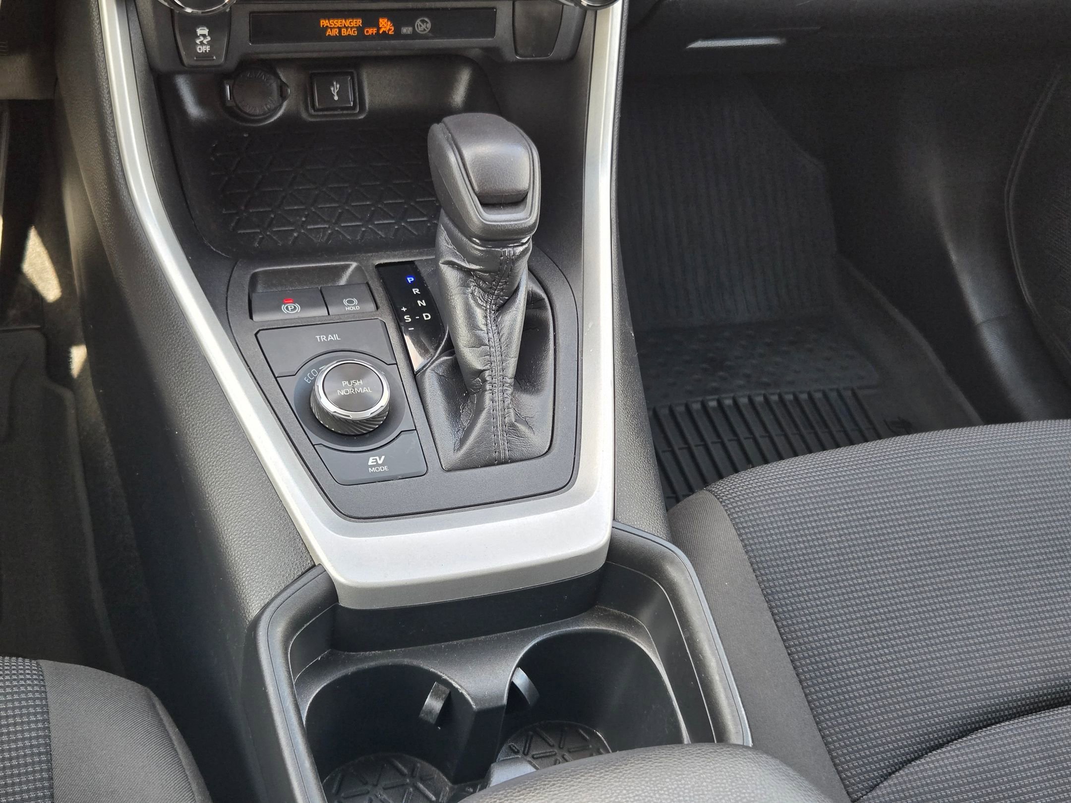 Used 2021 Toyota RAV4 LE image 32