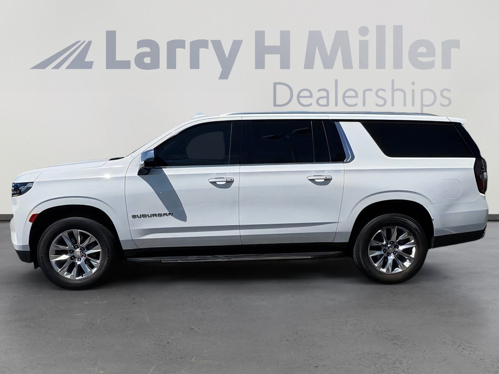 Used 2023 Chevrolet Suburban Premier AWD/4WD image 2