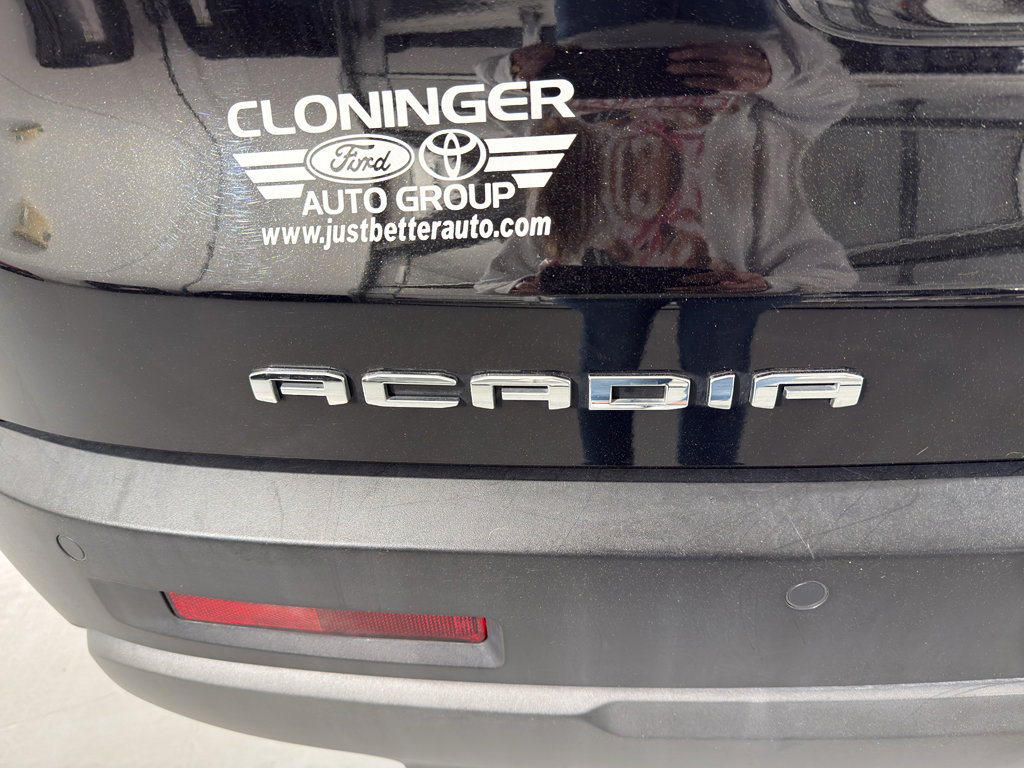 Used 2023 GMC Acadia AT4 w/ Technology Package image 8