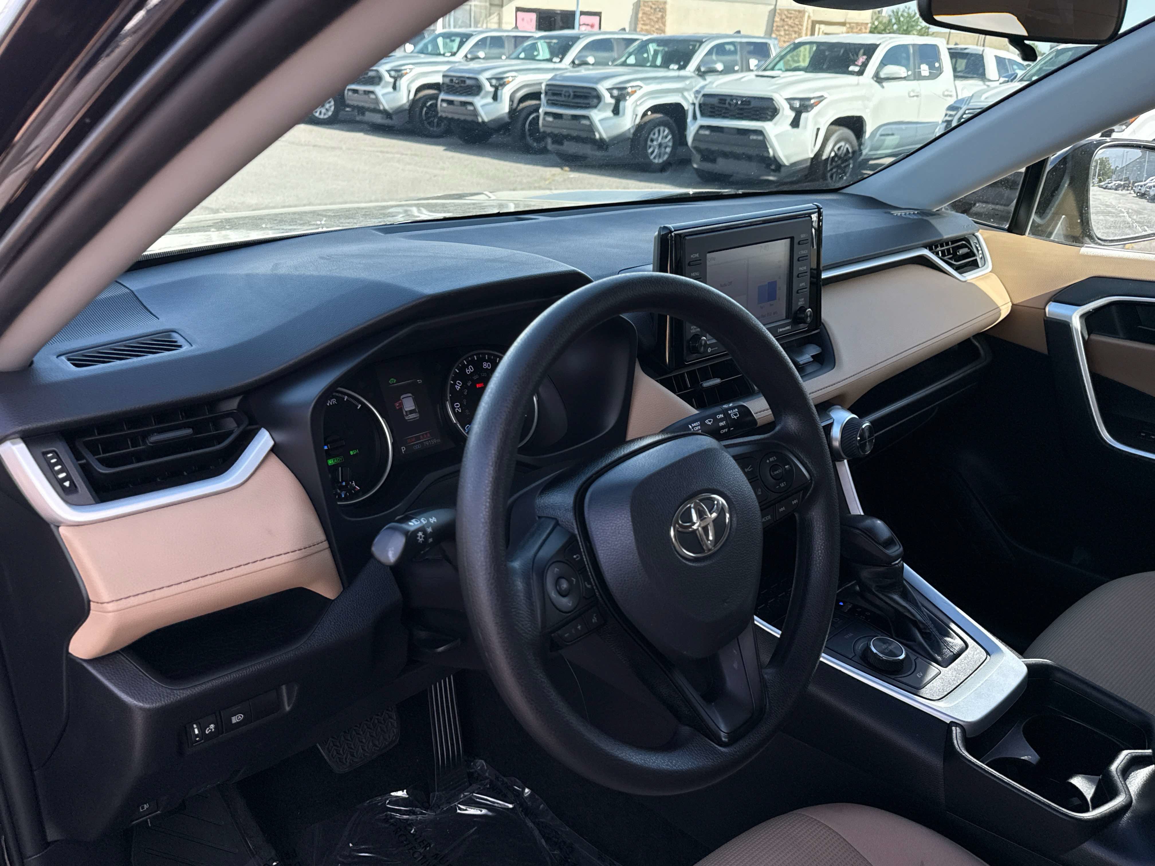Used 2021 Toyota RAV4 LE AWD/4WD image 10