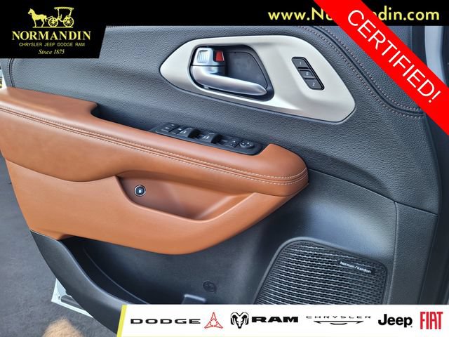 Certified 2024 Chrysler Pacifica Pinnacle FWD image 13