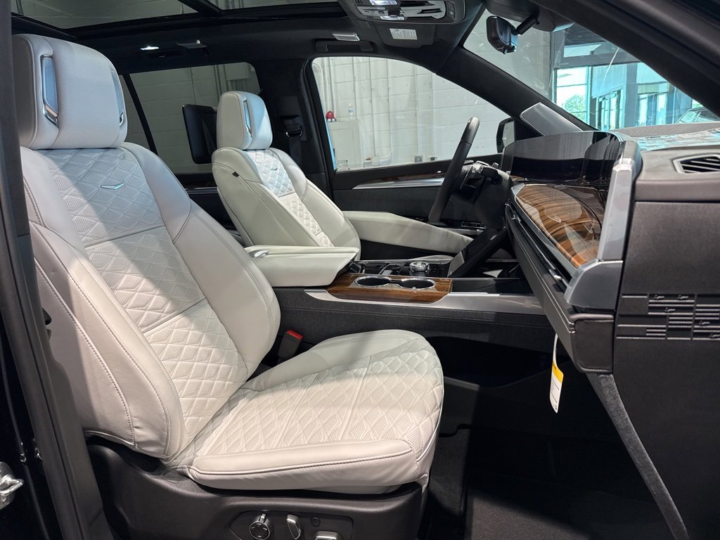 Used 2026 Cadillac Escalade Platinum Sport w/ LPO, ONYX Package image 39