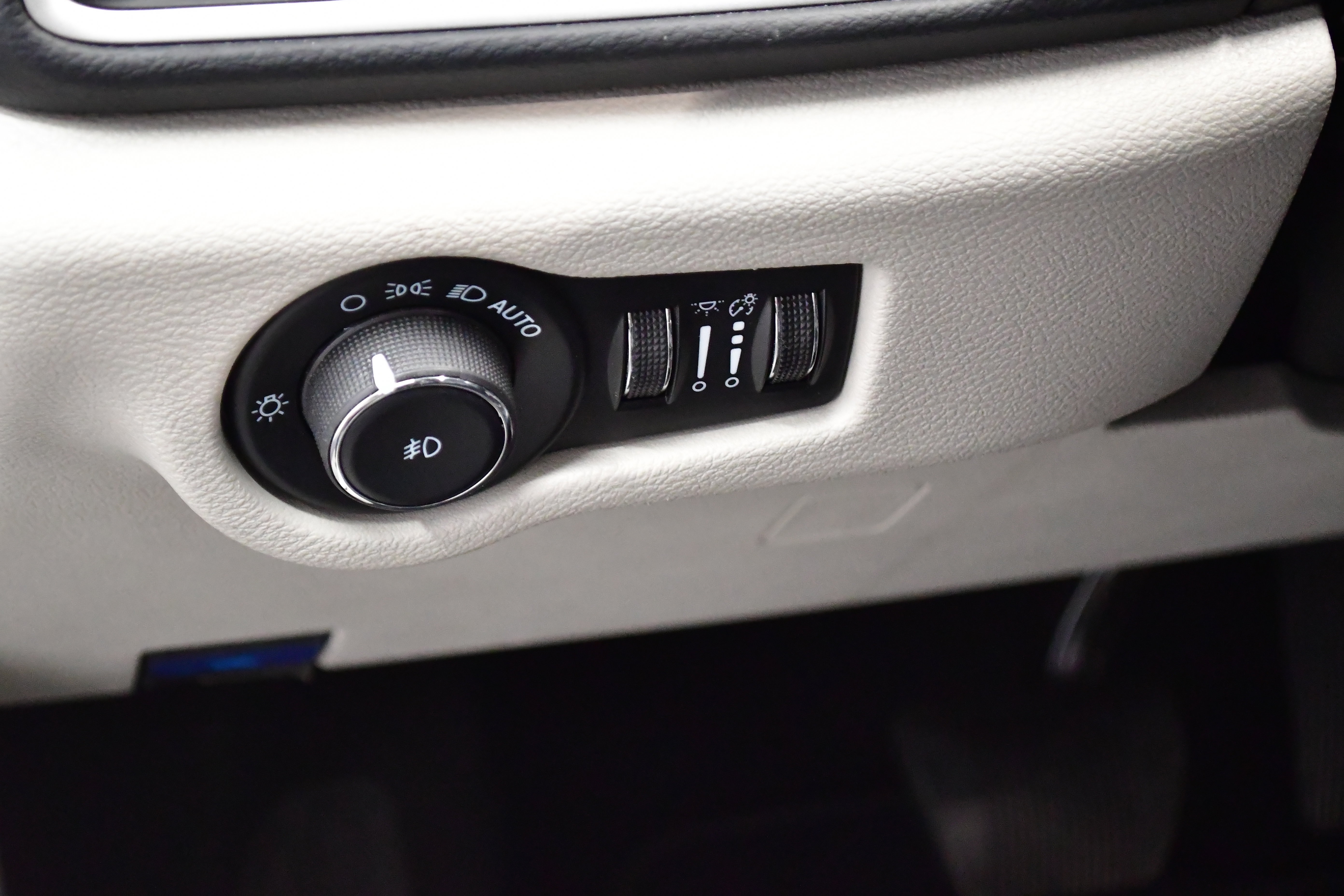 Used 2023 Chrysler Pacifica Touring-L FWD image 15