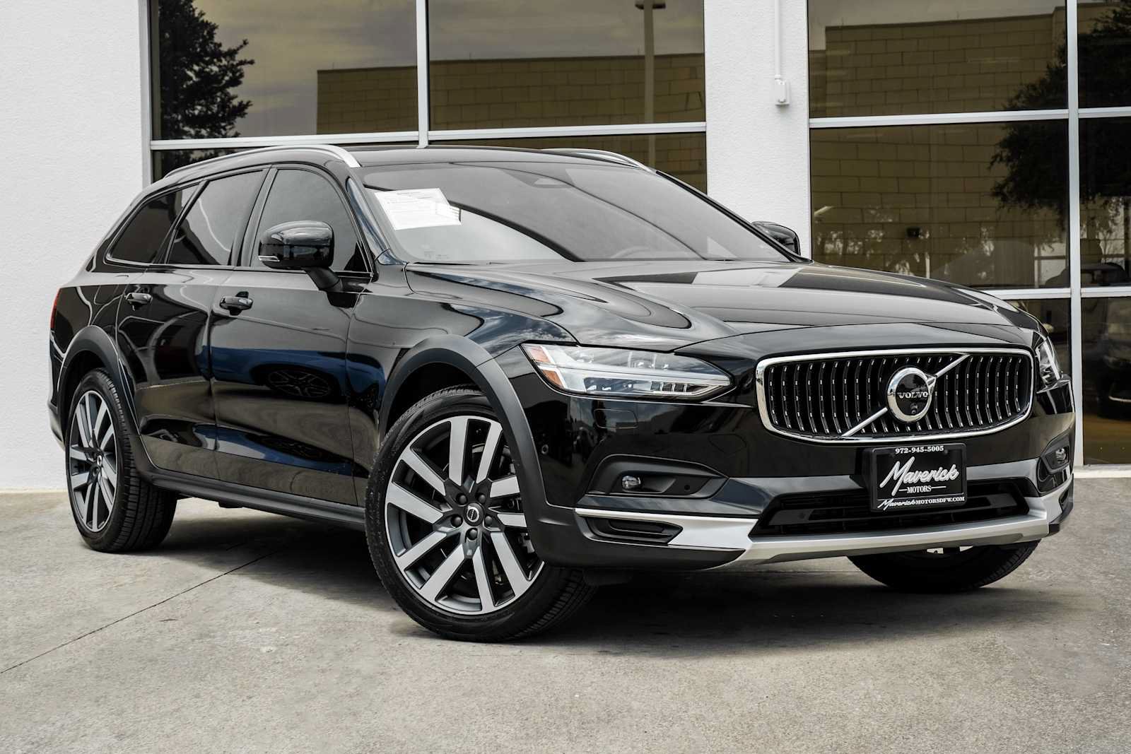 Used 2025 Volvo V90 B6 Cross Country Plus w/ Protection Package Premier AWD/4WD image 7