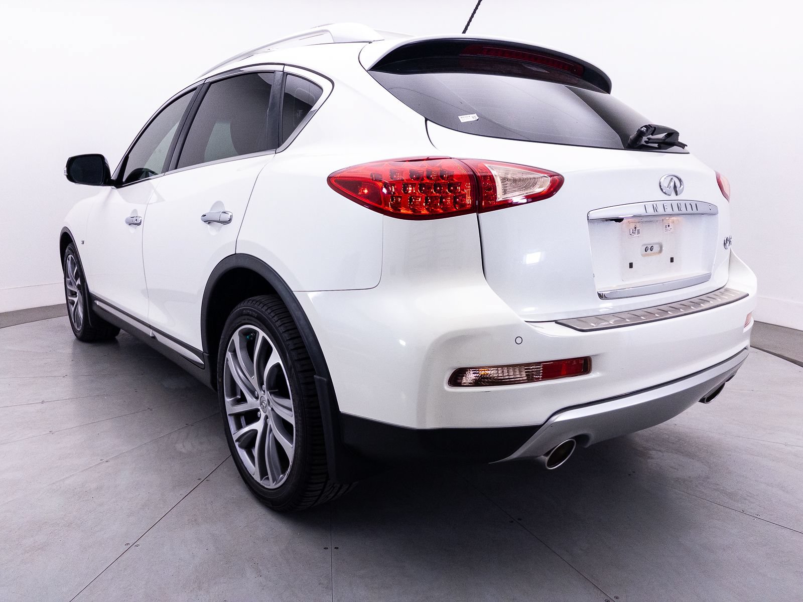 Used 2017 INFINITI QX50 2WD w/ Deluxe Touring Package image 10