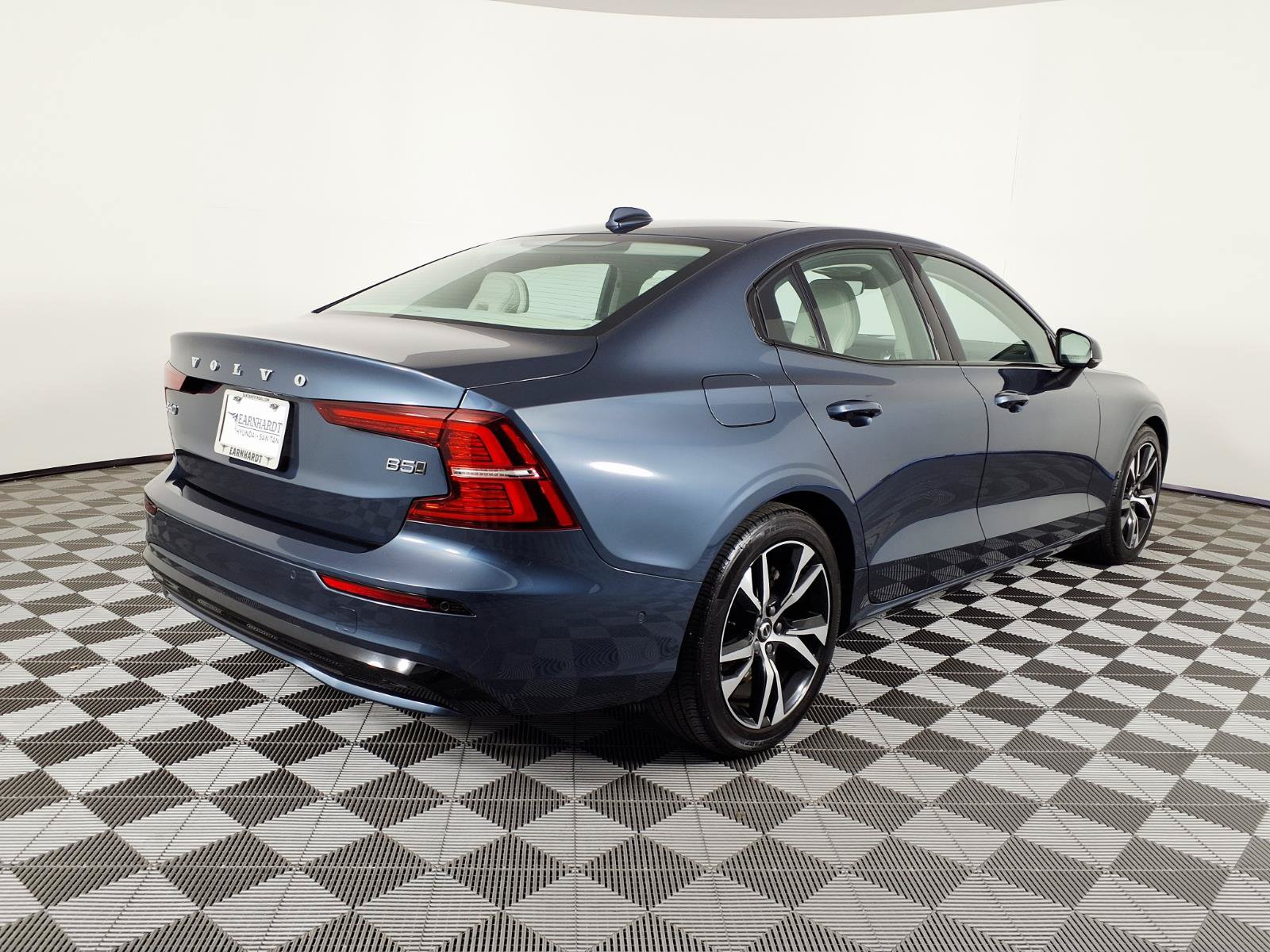 Used 2024 Volvo S60 B5 Plus AWD/4WD image 4