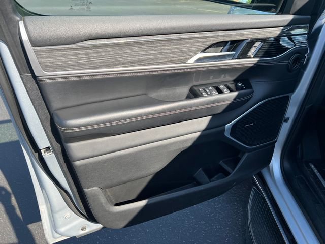 Used 2022 Jeep Wagoneer Series III w/ Flexible Seating Group AWD/4WD image 12