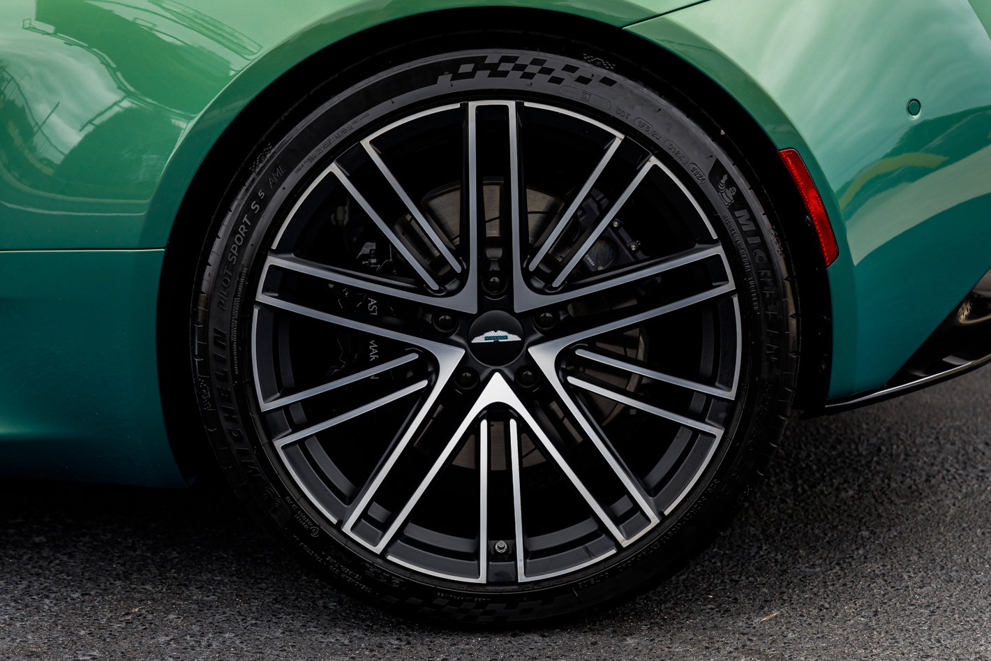 Used 2025 Aston Martin DB12 Coupe image 11