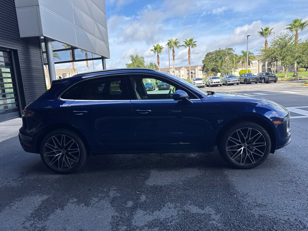 Certified 2024 Porsche Macan AWD/4WD image 3