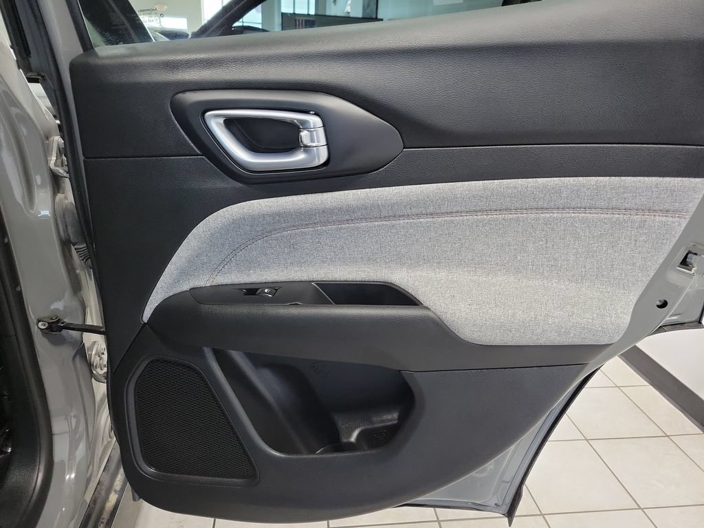 Certified 2023 Jeep Compass Latitude AWD/4WD image 18