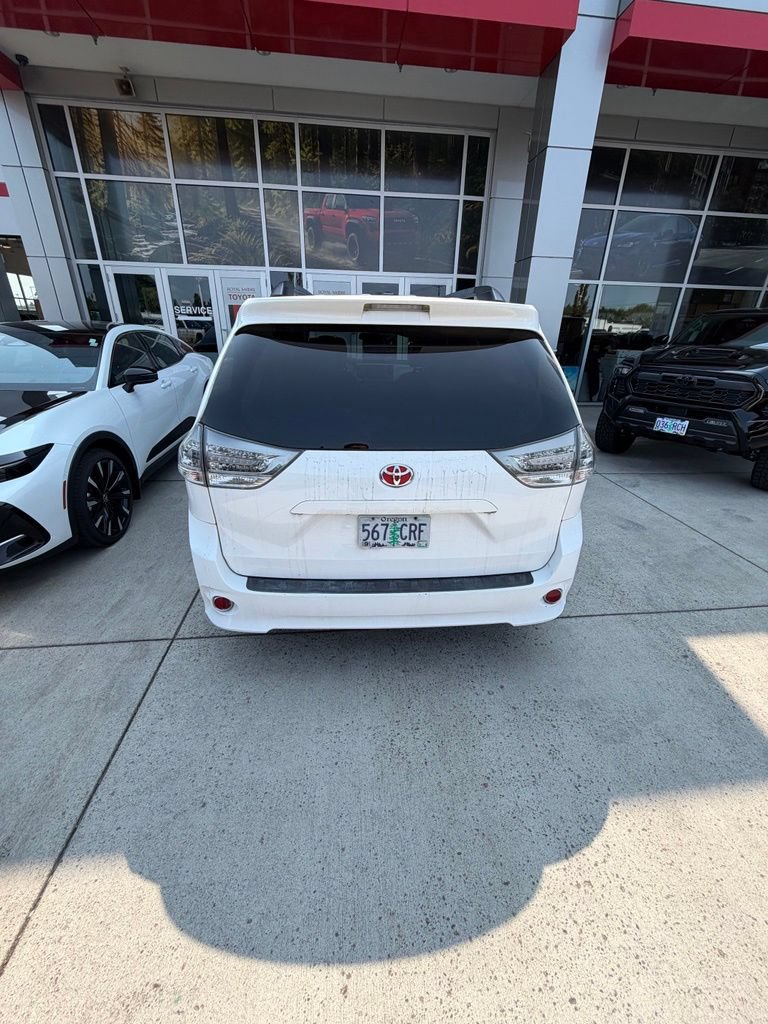 Used 2013 Toyota Sienna SE FWD image 5