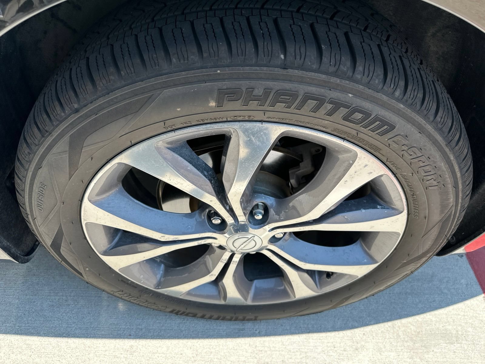 Used 2019 Chrysler Pacifica Limited w/ Advanced Safetytec Group FWD image 11