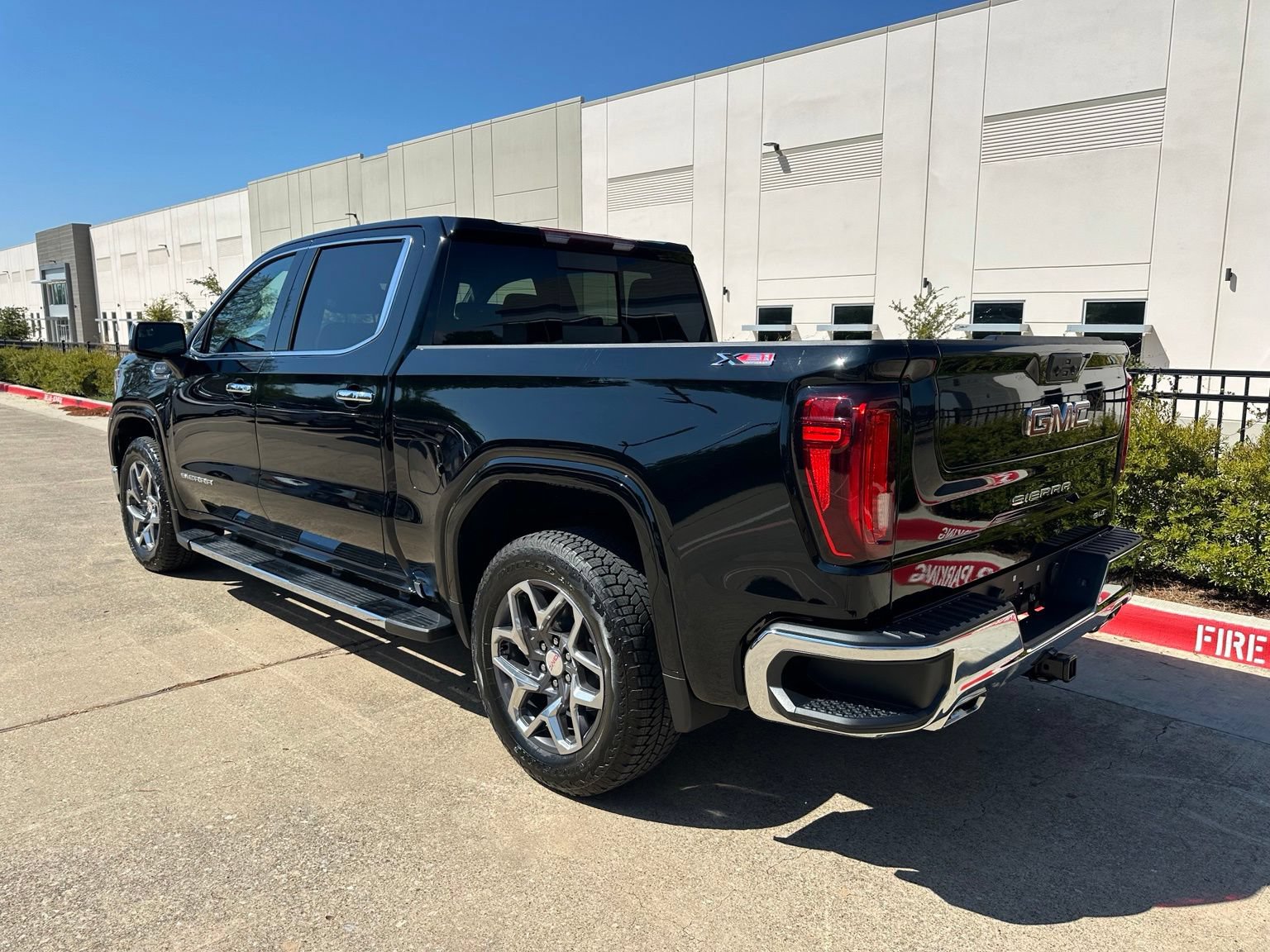 Used 2024 GMC Sierra 1500 SLT w/ SLT Premium Package AWD/4WD image 6
