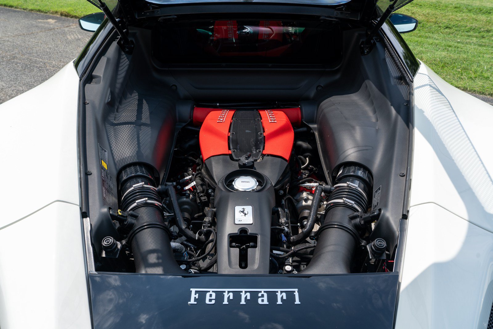 Used 2022 Ferrari F8 Tributo RWD image 13