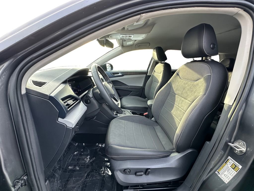 Used 2024 Volkswagen Taos SE image 9