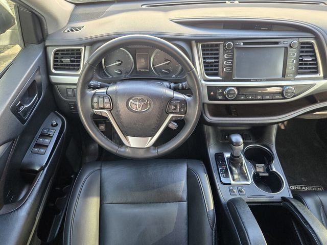 Used 2019 Toyota Highlander XLE image 18