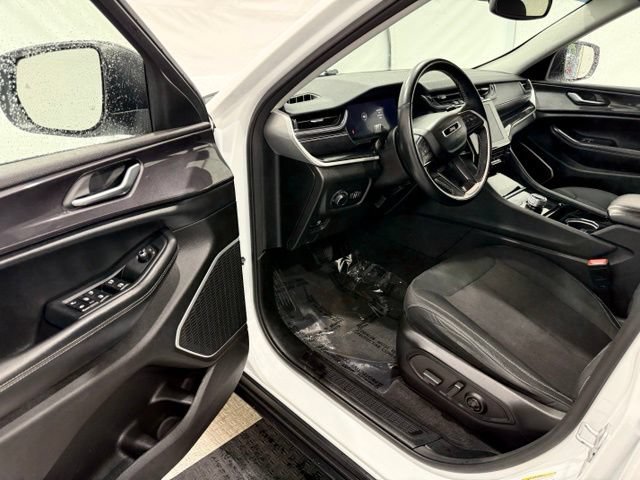 Used 2021 Jeep Grand Cherokee L Laredo w/ Luxury Tech Group I AWD/4WD image 36