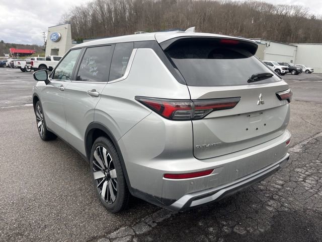 Used 2025 Mitsubishi Outlander SE image 8