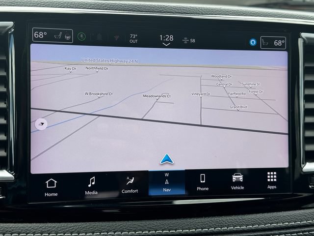 Certified 2025 Chrysler Pacifica Limited FWD image 31